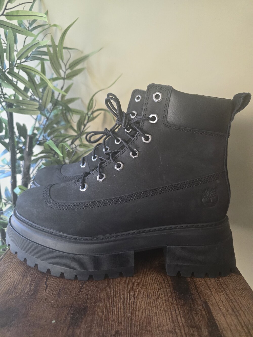 Timberland Women's Black Chunky Lug Lace-Up Boots, Size 8, black